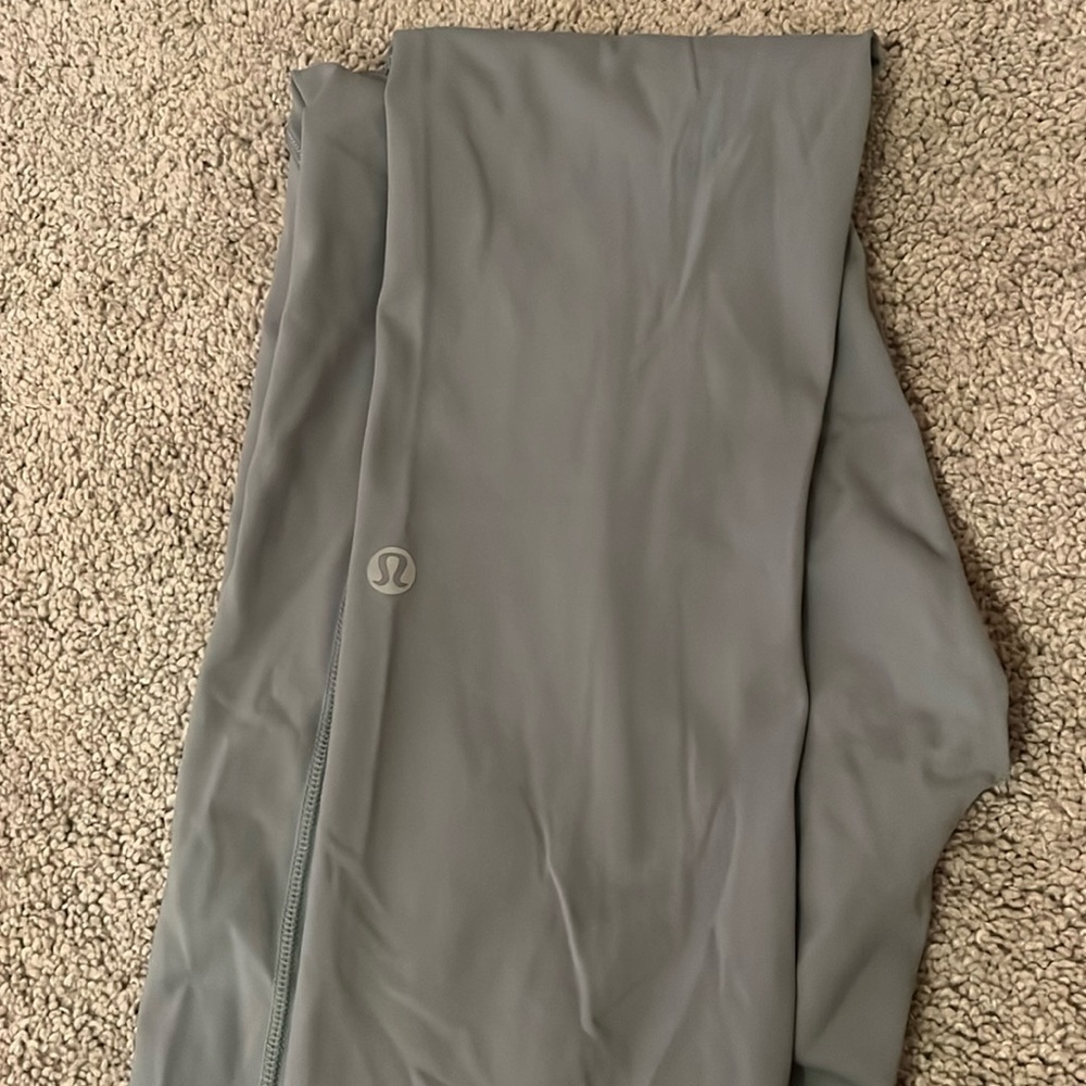 LULULEMON SIZE 4 BLUE LEGGINGS